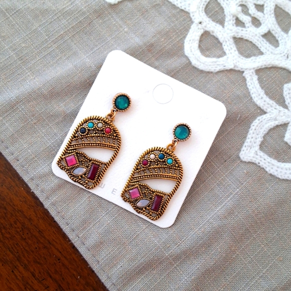 Jewelry - NEW Elegant Gold and Turquoise Multi Color Earrings